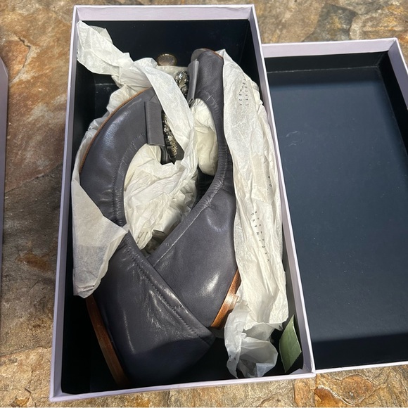 NIB Vera Wang Lavender leather ballet flats Charcoal Gray never worn 11 NEW HTF! - Picture 10 of 11